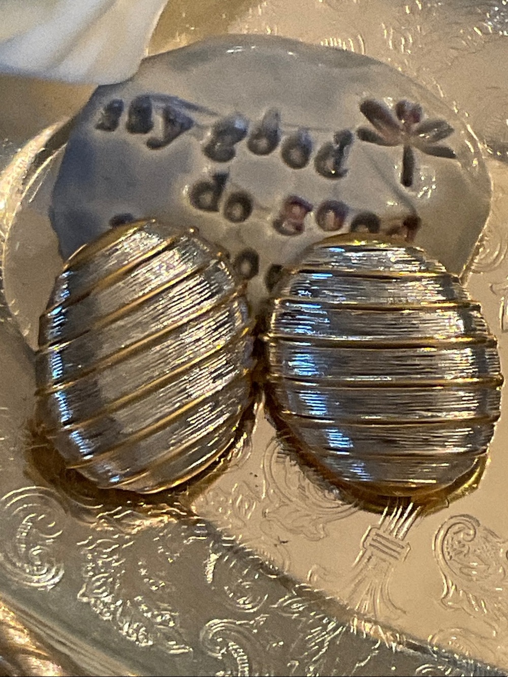 Authentic Oscar de la Renta Two Toned Ribbed Statement Clip On Earrings, Signed
